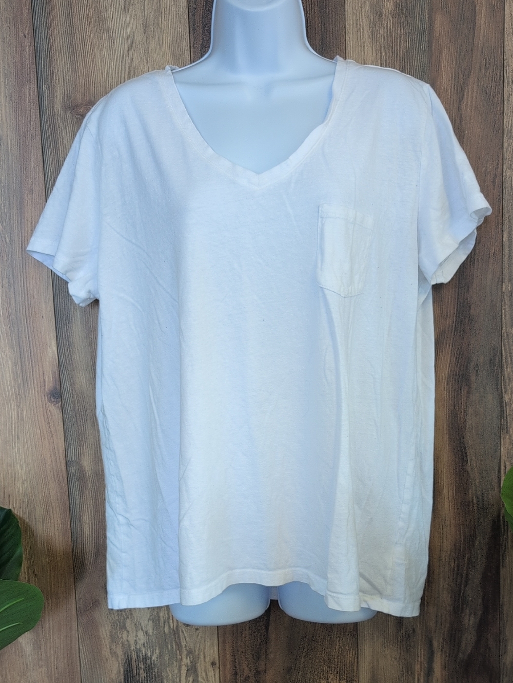 Universal Thread White V-Neck Pocket Tee XXL        AC164